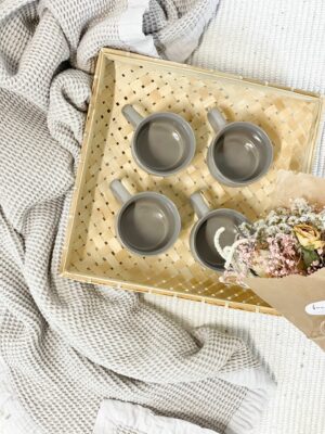 מגש ראטן בהיר
